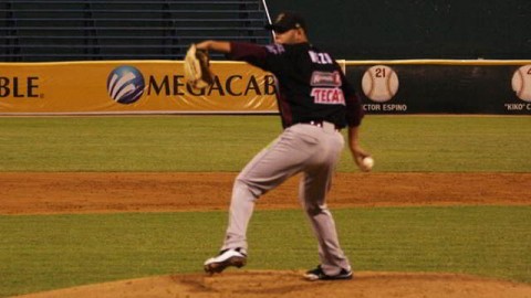 Andrés Meza, pitcher de Tomateros de Culiacán