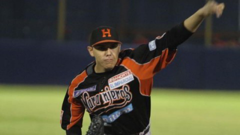 Juan Pablo Oramas, pitcher de Naranjeros de Hermosillo