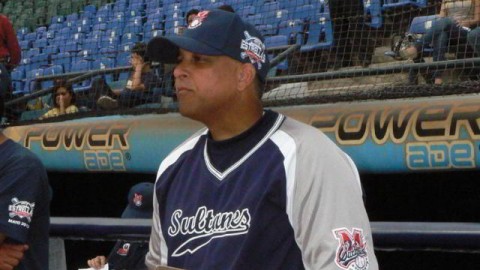 Lino Rivera manager de Sultanes de Monterrey en la Liga Mexicana de Beisbol