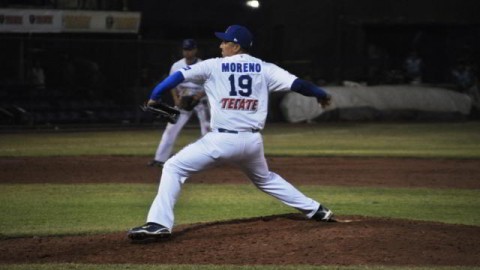 Víctor Moreno, pitcher de Acereros de Monclova
