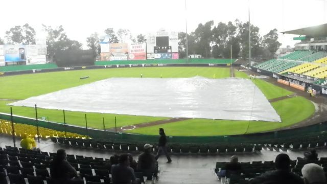 Lluvia en el Estadio Hermanos Serdán de Puebla