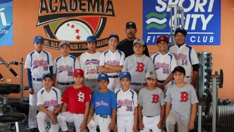 Visita de la Liga Pequeña Mala Torres a la Academia de la Liga Mexicana de Beisbol