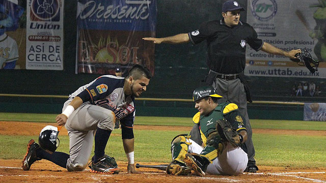 Alan Espinoza de Tigres de Quintana Roo